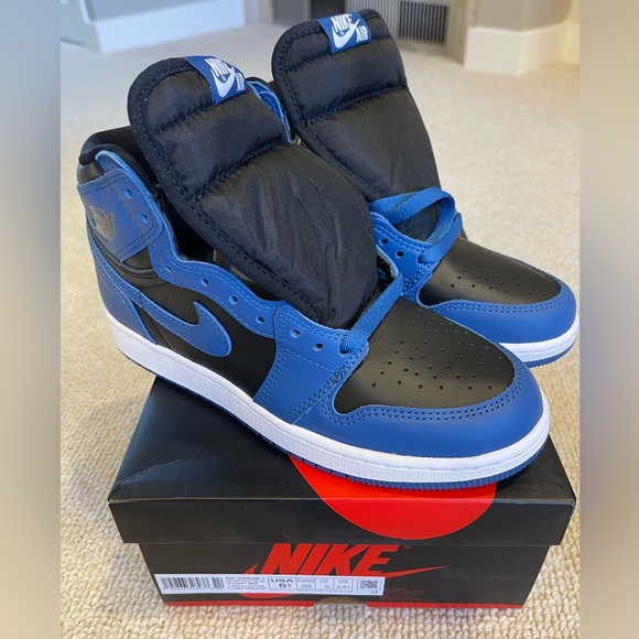 DS 100% Authentic Nike Air Jordan 1 High size 5.5Y (size 7 women’s) Brand New - Picture 2 of 5